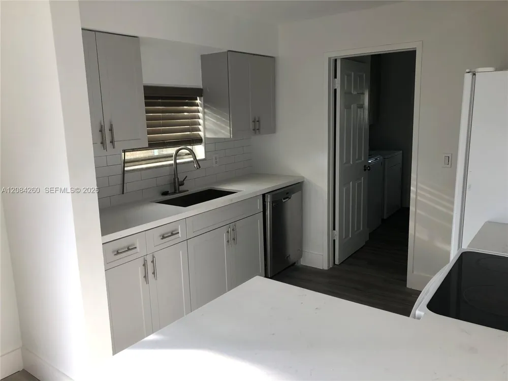 5001 SW 94th Way Cooper City, FL 33328