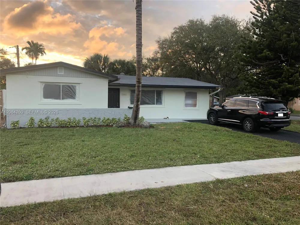 5001 SW 94th Way Cooper City, FL 33328