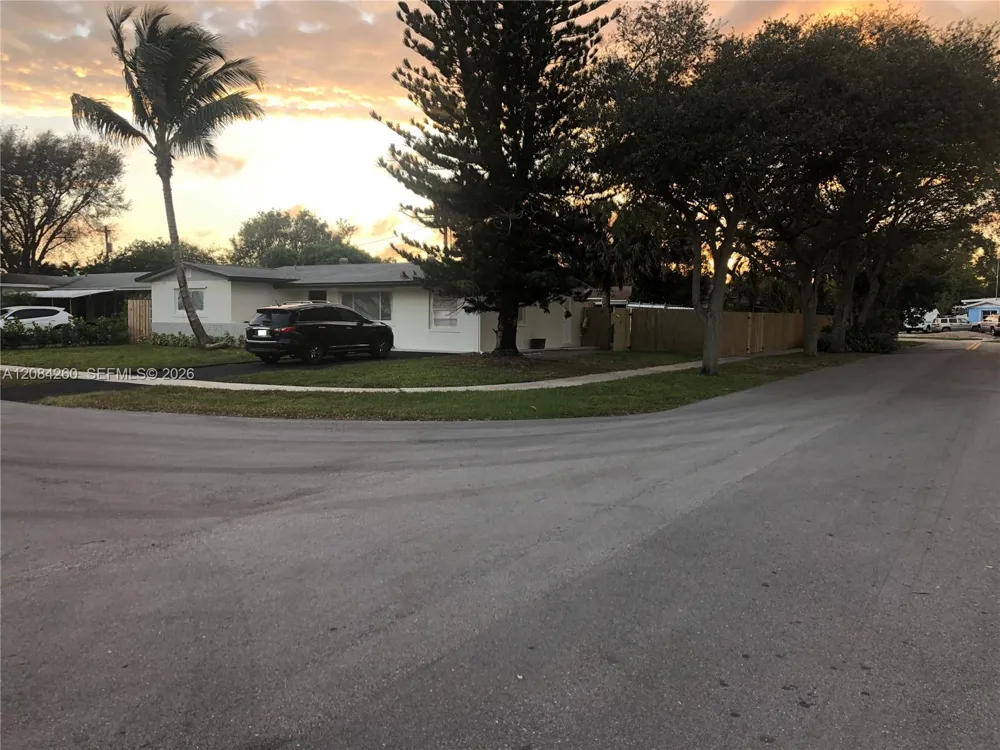5001 SW 94th Way Cooper City, FL 33328