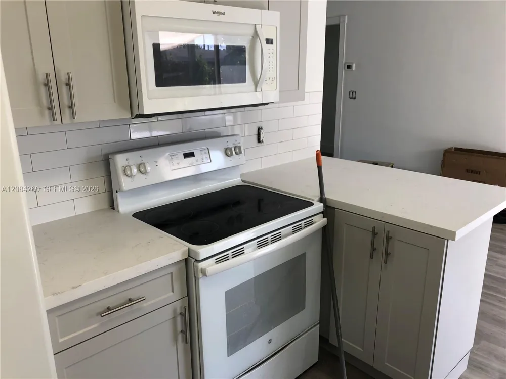 5001 SW 94th Way Cooper City, FL 33328