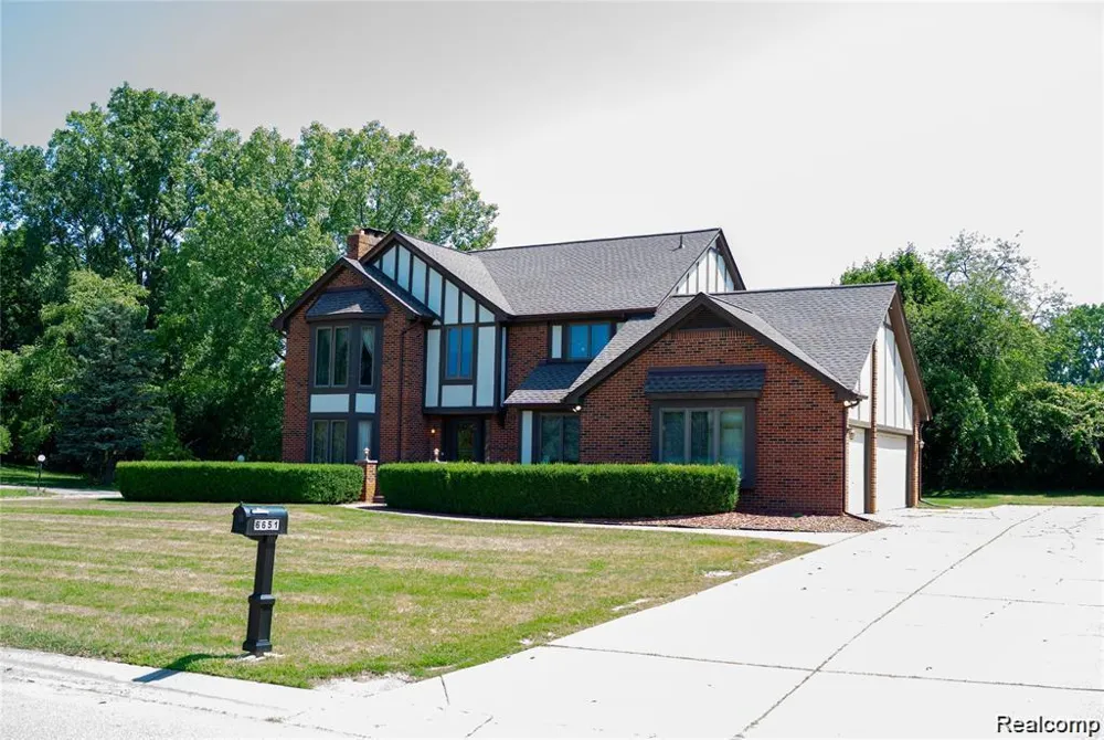 6651 Arlington Drive West Bloomfield Charter Township, MI 48322