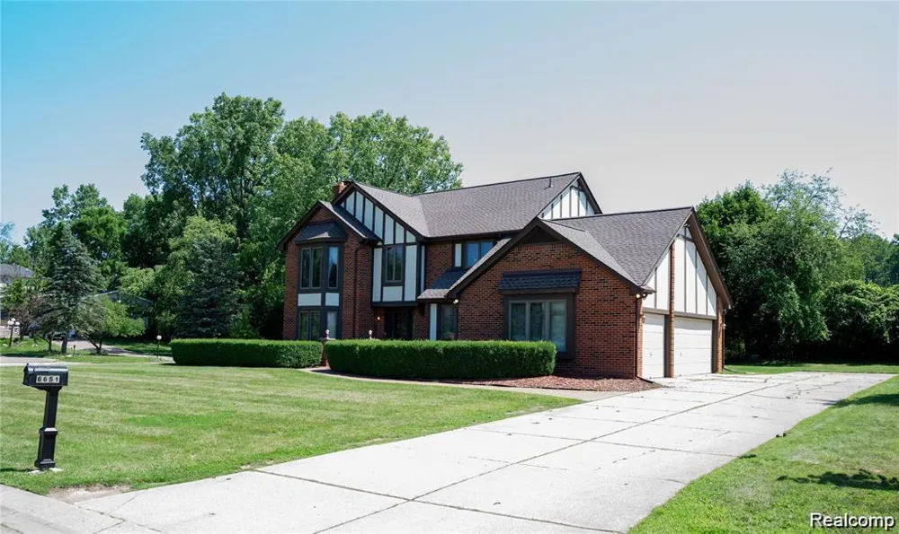6651 Arlington Drive West Bloomfield Charter Township, MI 48322