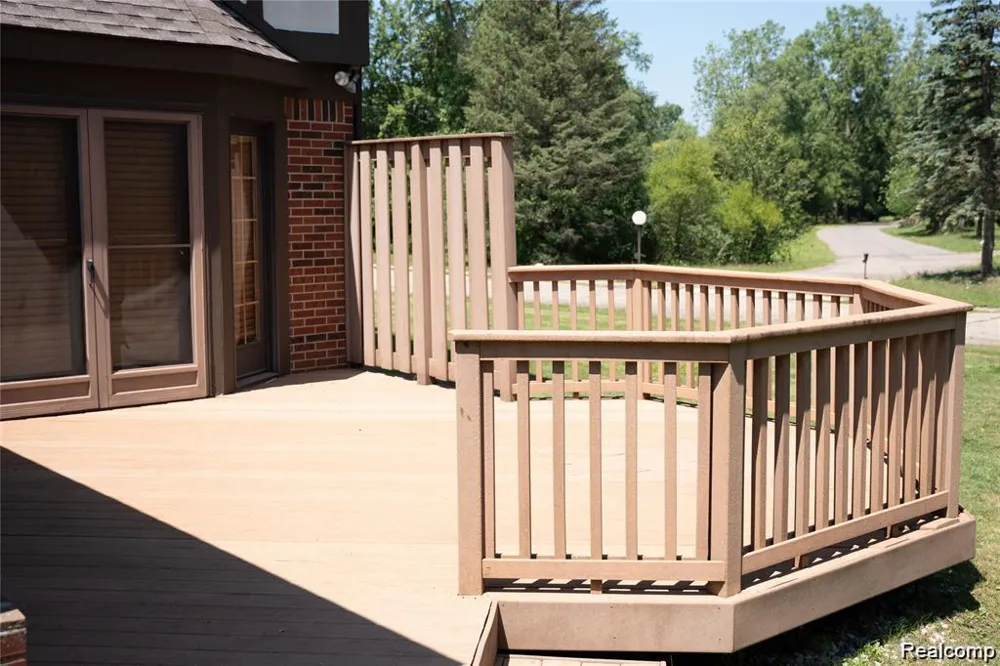 6651 Arlington Drive West Bloomfield Charter Township, MI 48322