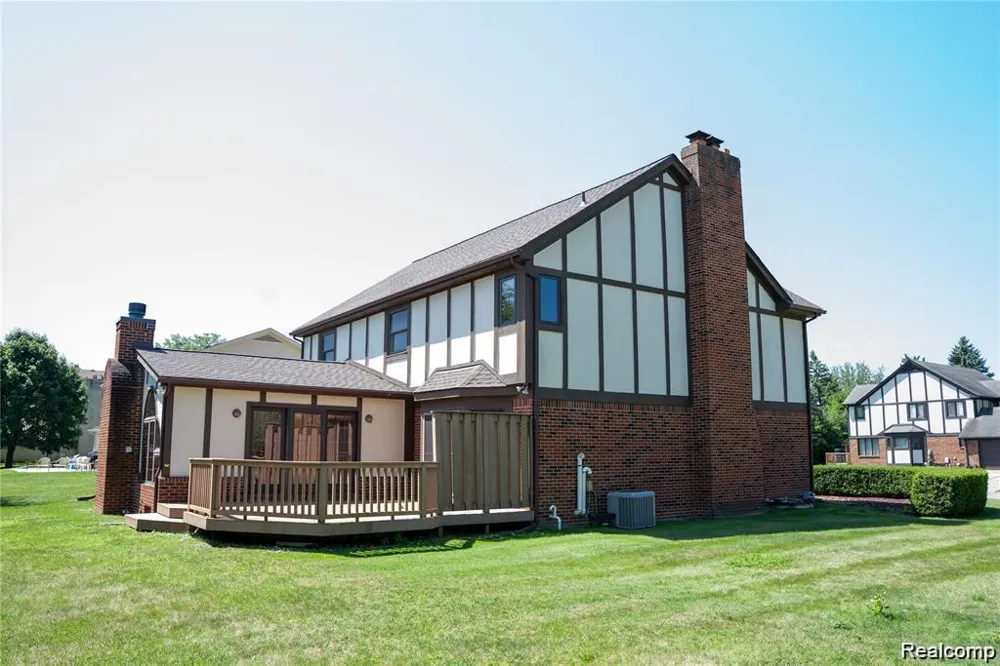 6651 Arlington Drive West Bloomfield Charter Township, MI 48322
