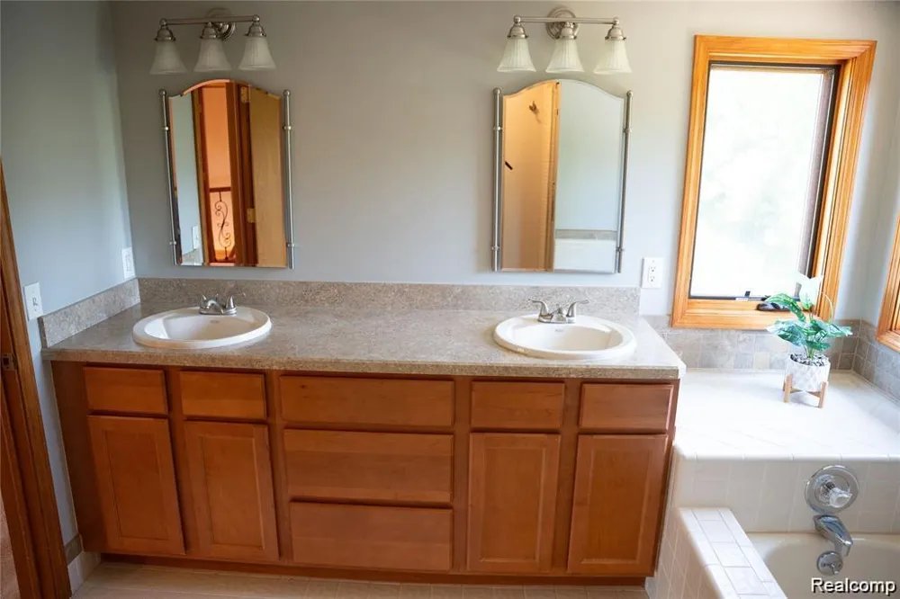 6651 Arlington Drive West Bloomfield Charter Township, MI 48322