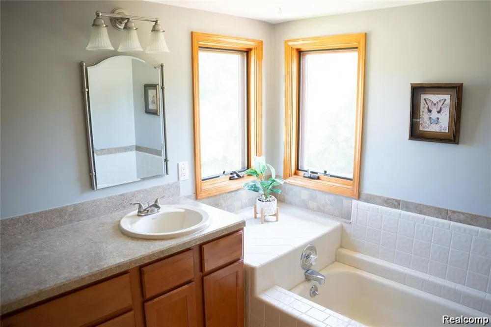 6651 Arlington Drive West Bloomfield Charter Township, MI 48322
