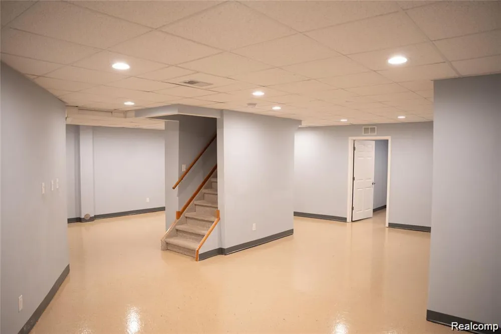 6651 Arlington Drive West Bloomfield Charter Township, MI 48322