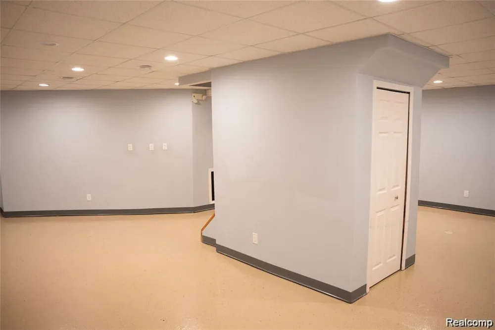 6651 Arlington Drive West Bloomfield Charter Township, MI 48322
