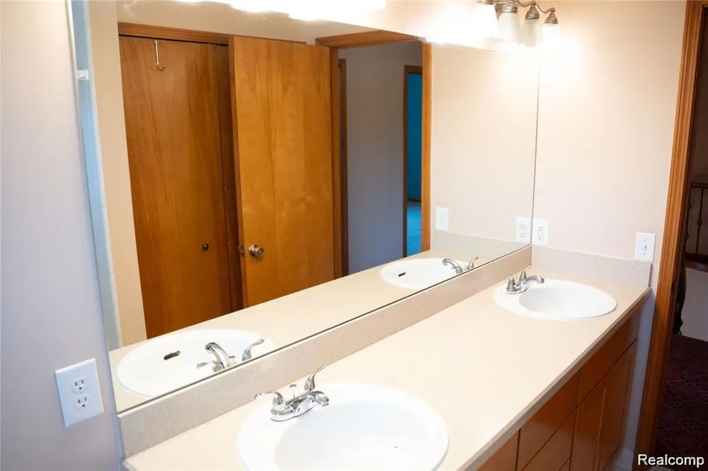 6651 Arlington Drive West Bloomfield Charter Township, MI 48322