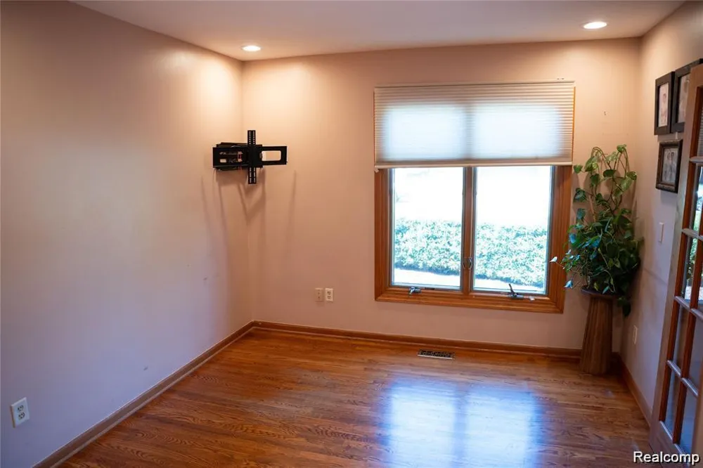 6651 Arlington Drive West Bloomfield Charter Township, MI 48322