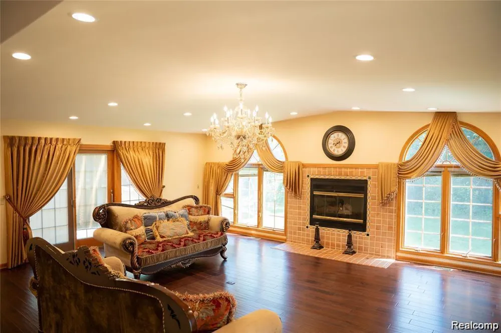 6651 Arlington Drive West Bloomfield Charter Township, MI 48322