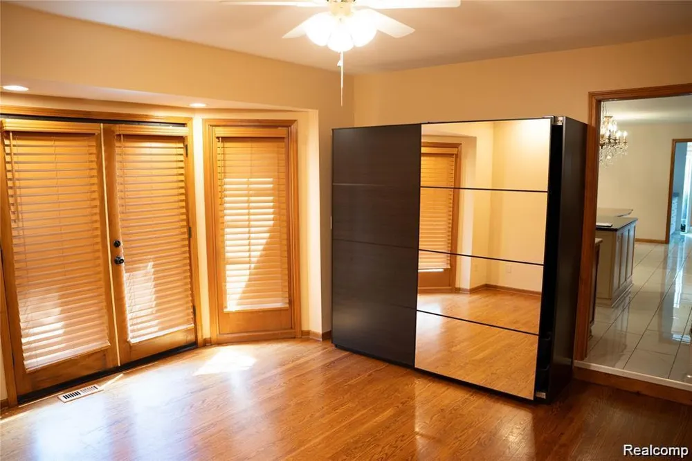 6651 Arlington Drive West Bloomfield Charter Township, MI 48322