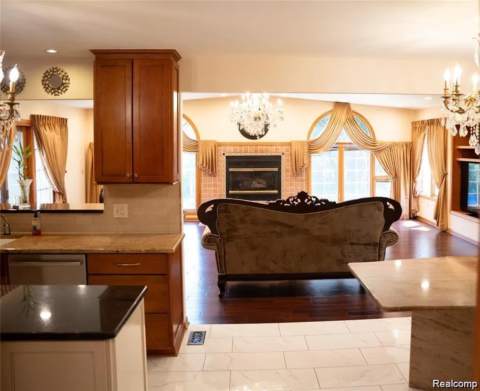 6651 Arlington Drive West Bloomfield Charter Township, MI 48322
