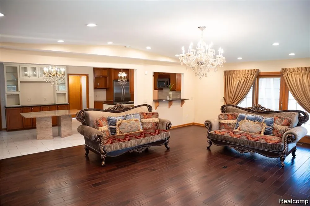 6651 Arlington Drive West Bloomfield Charter Township, MI 48322