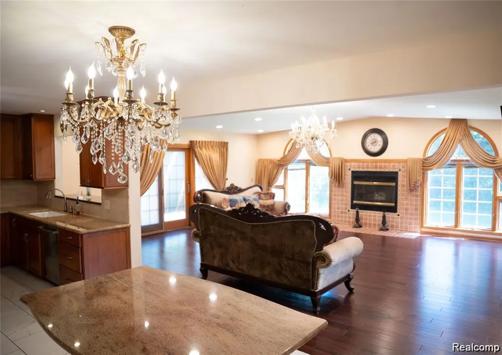 6651 Arlington Drive West Bloomfield Charter Township, MI 48322