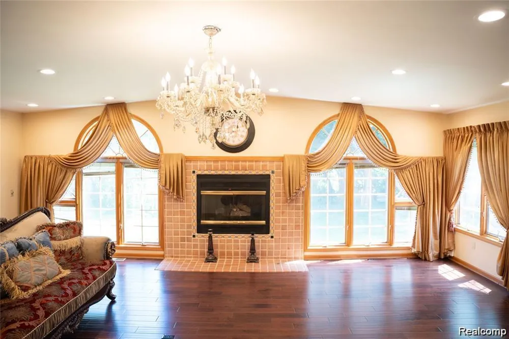 6651 Arlington Drive West Bloomfield Charter Township, MI 48322