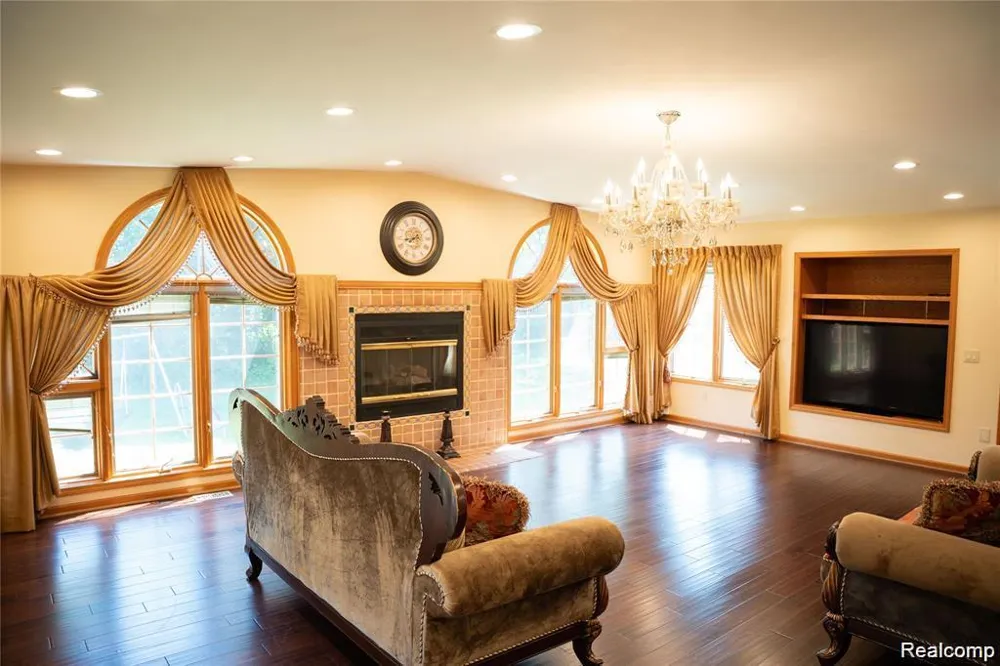 6651 Arlington Drive West Bloomfield Charter Township, MI 48322