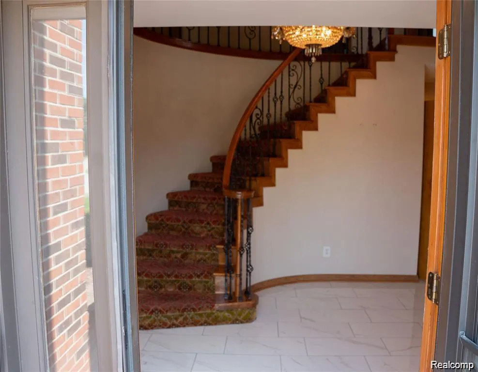 6651 Arlington Drive West Bloomfield Charter Township, MI 48322