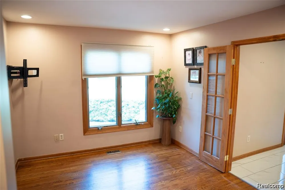 6651 Arlington Drive West Bloomfield Charter Township, MI 48322