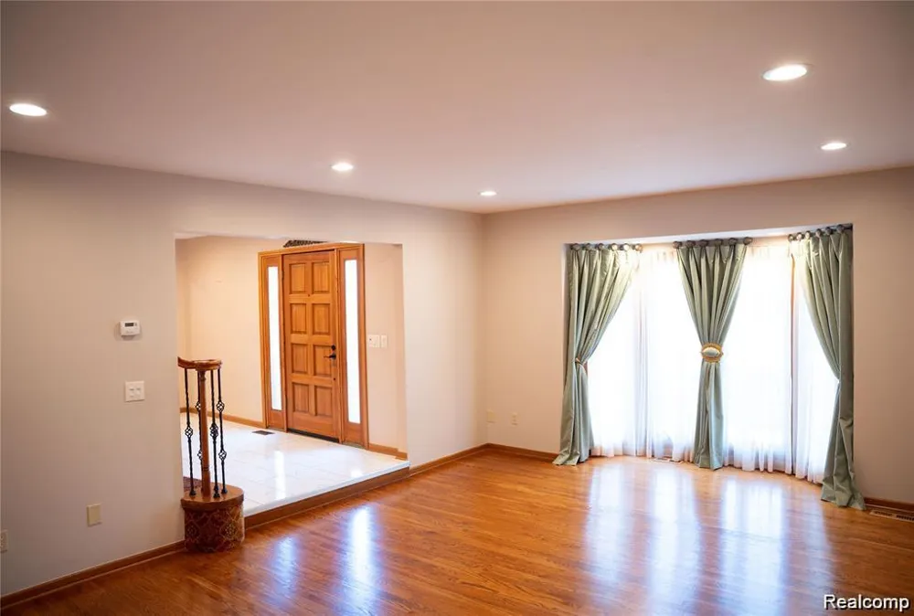 6651 Arlington Drive West Bloomfield Charter Township, MI 48322