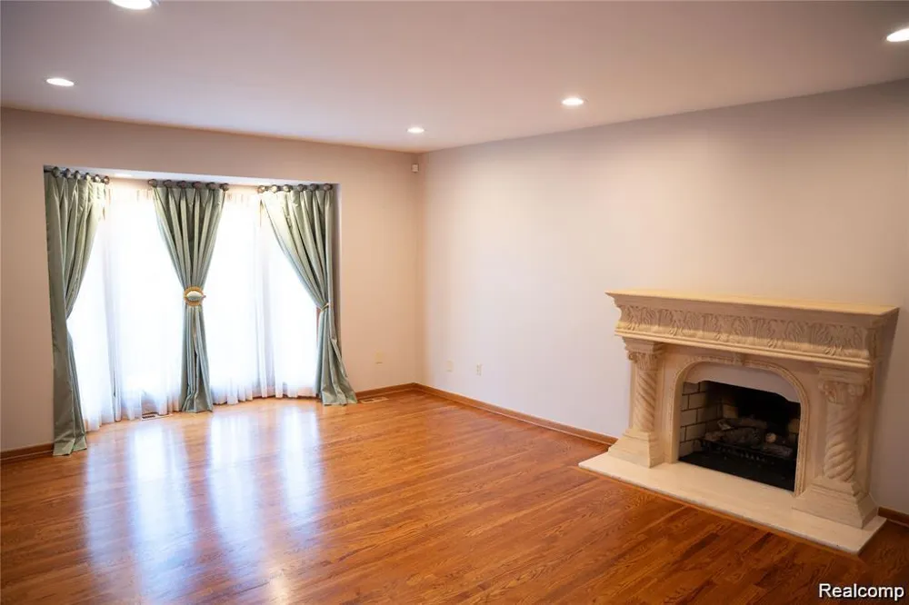 6651 Arlington Drive West Bloomfield Charter Township, MI 48322