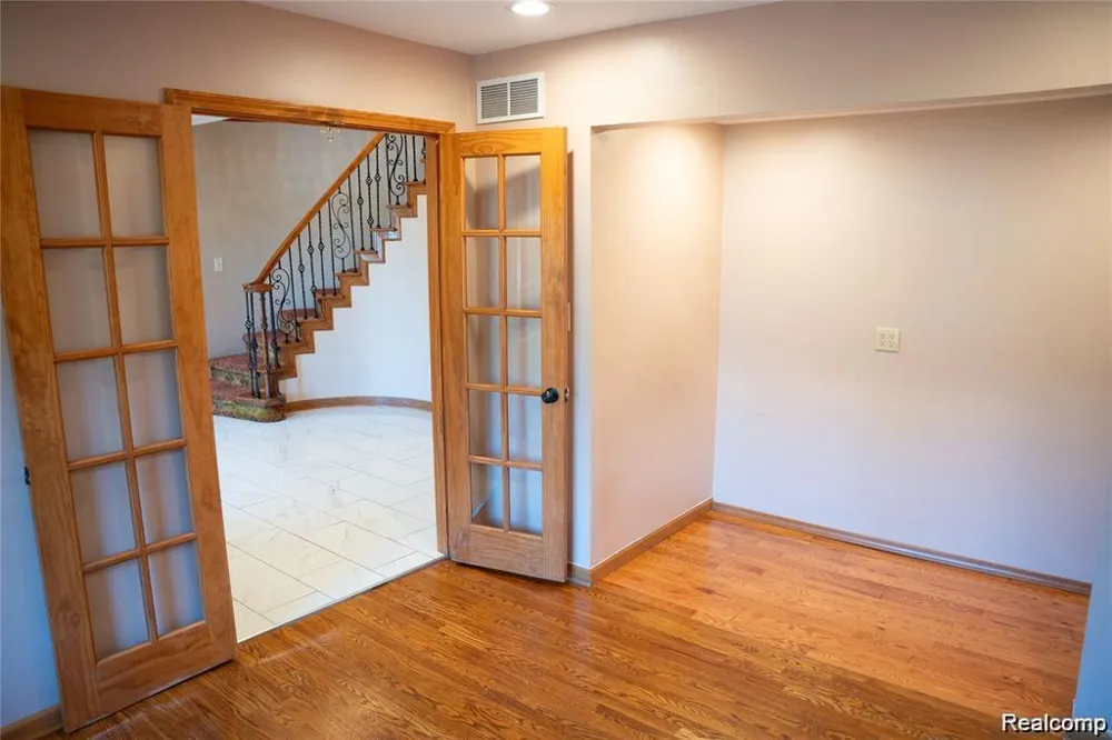 6651 Arlington Drive West Bloomfield Charter Township, MI 48322