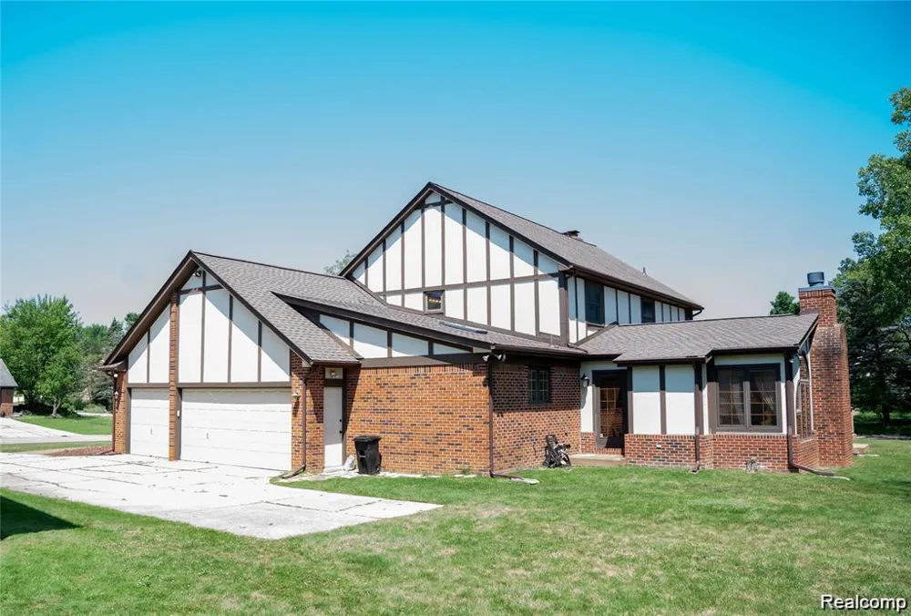 6651 Arlington Drive West Bloomfield Charter Township, MI 48322