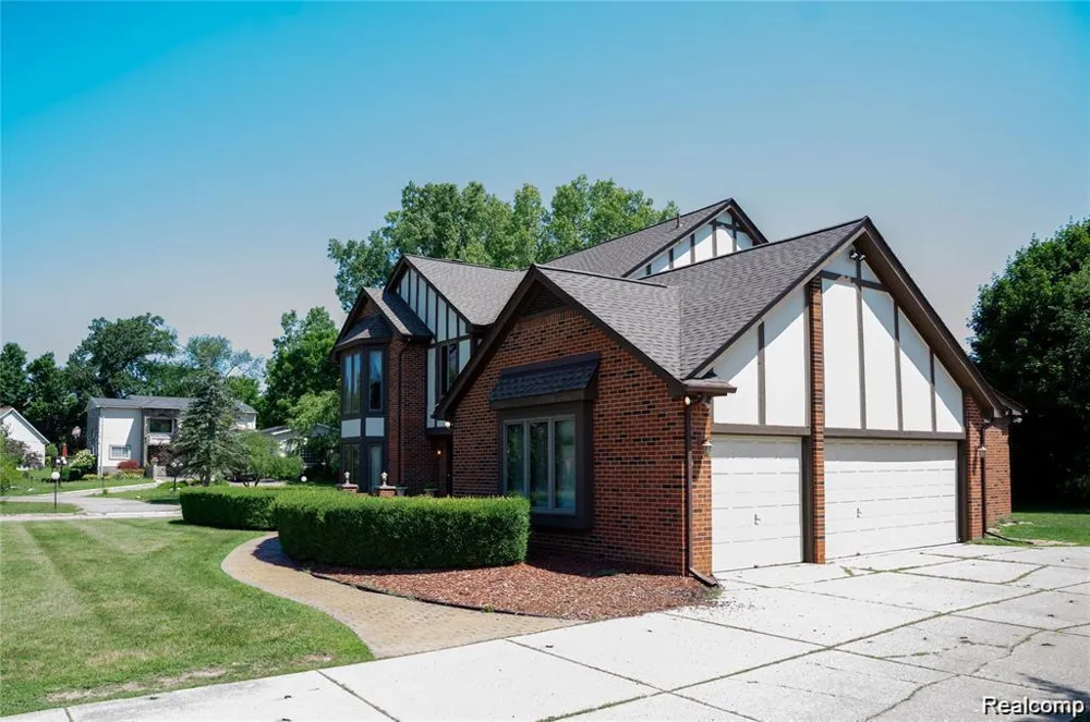 6651 Arlington Drive West Bloomfield Charter Township, MI 48322
