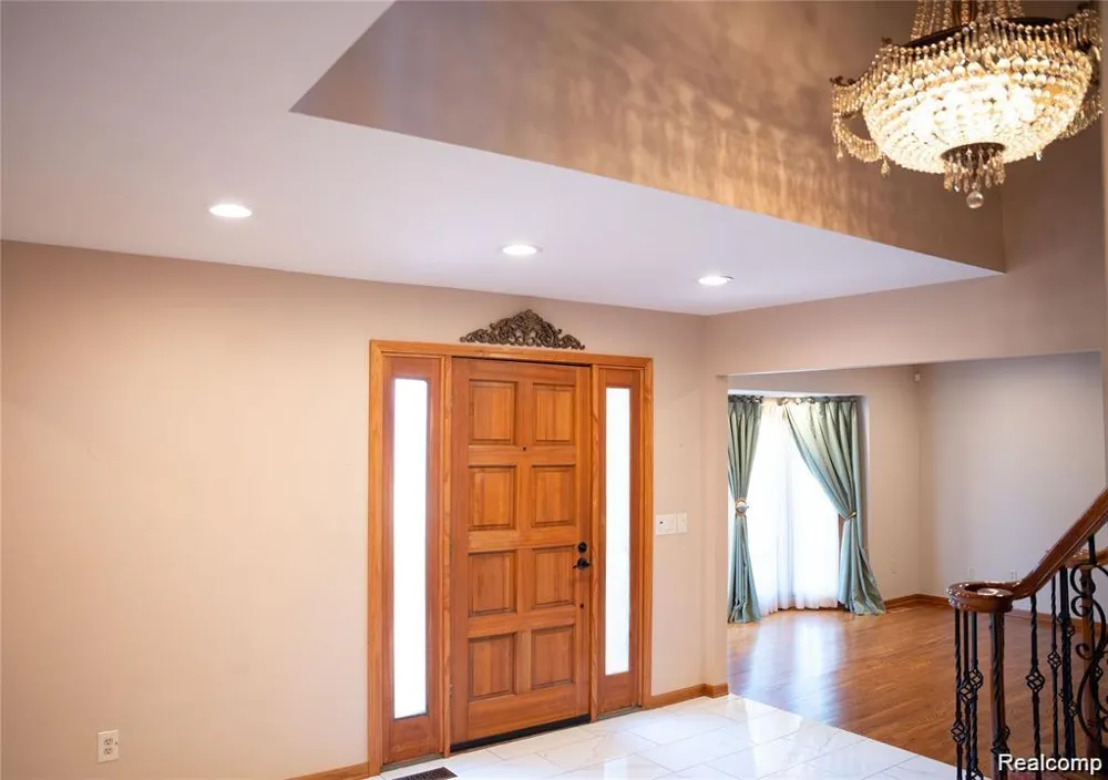 6651 Arlington Drive West Bloomfield Charter Township, MI 48322