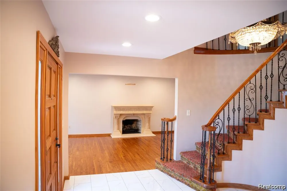 6651 Arlington Drive West Bloomfield Charter Township, MI 48322