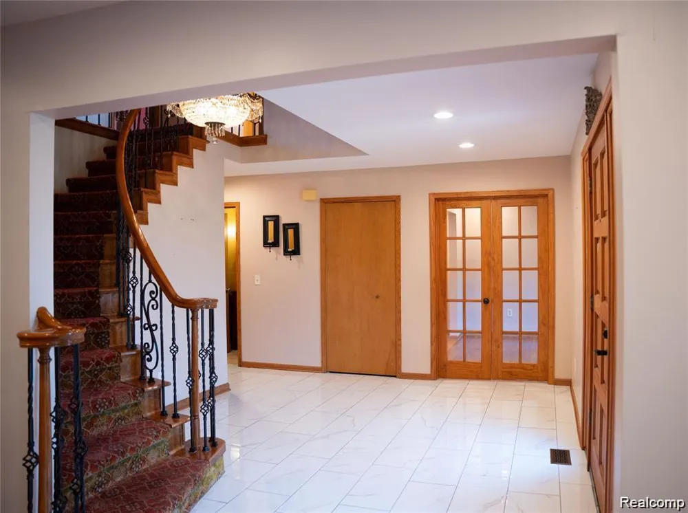 6651 Arlington Drive West Bloomfield Charter Township, MI 48322