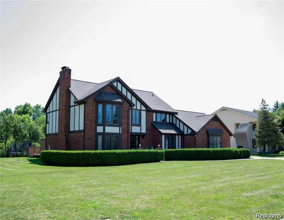 6651 Arlington Drive West Bloomfield Charter Township, MI 48322