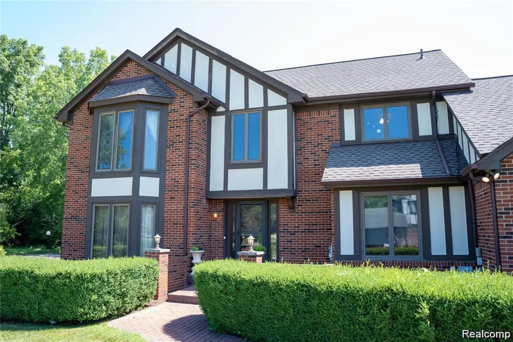 6651 Arlington Drive West Bloomfield Charter Township, MI 48322