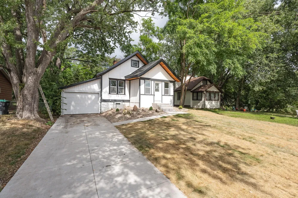 2715 17th Avenue E North Saint Paul, MN 55109
