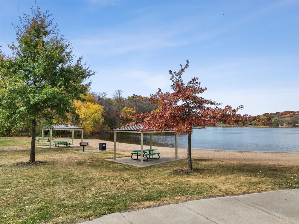 4723 Blake Way Woodbury, MN 55129
