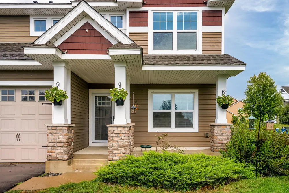 16535 Eventide Way Lakeville, MN 55044