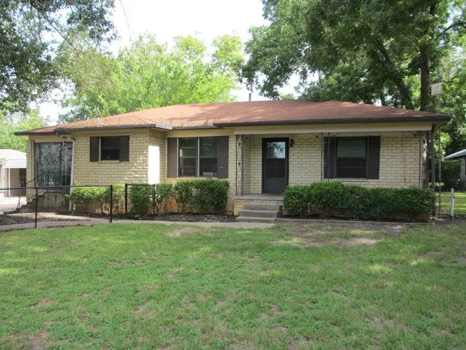 241 E main Street Van, TX 75790