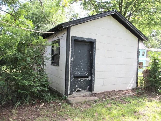 241 E main Street Van, TX 75790