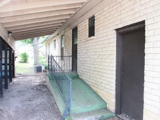 241 E main Street Van, TX 75790
