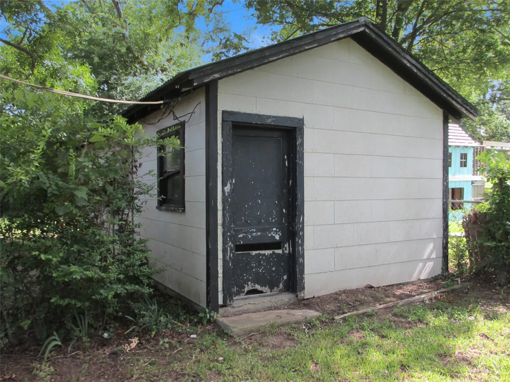 241 E main Street Van, TX 75790
