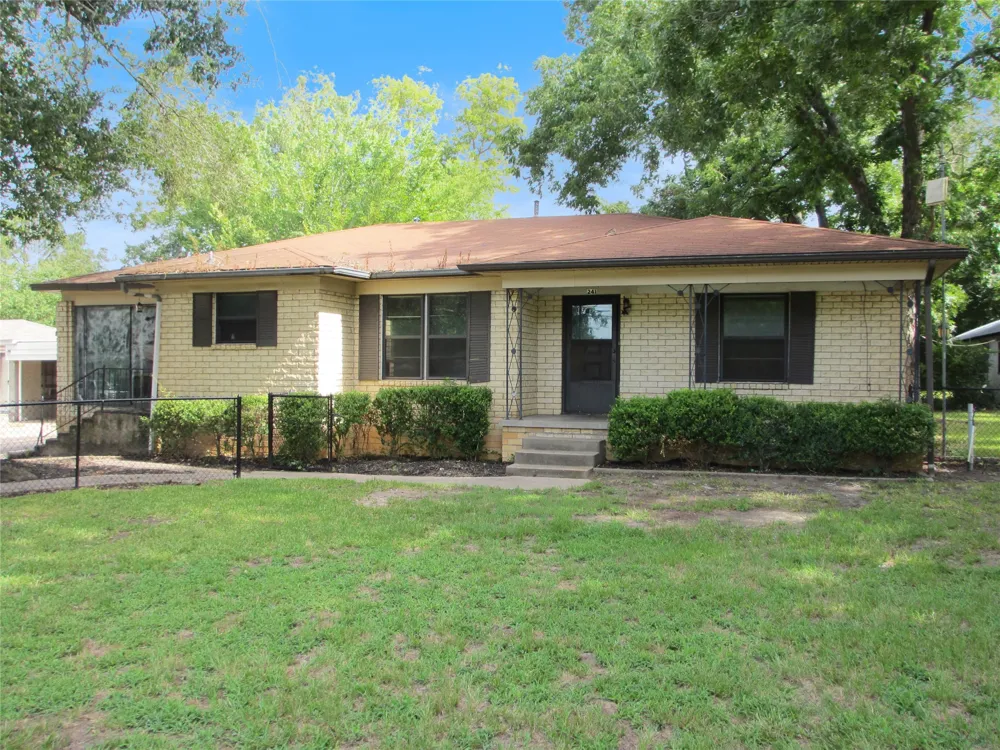 241 E main Street Van, TX 75790