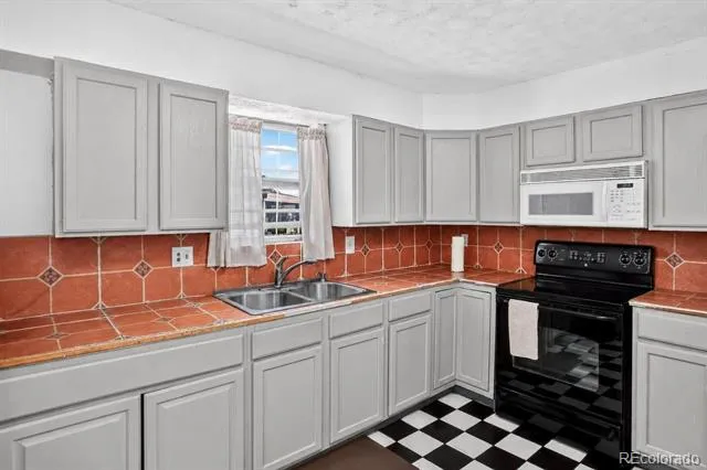 5715 Niagara Street Commerce City, CO 80022