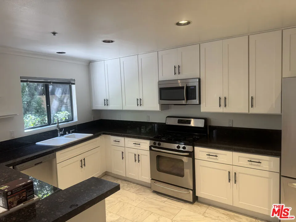 1238 S Holt Avenue #2 Los Angeles, CA 90035