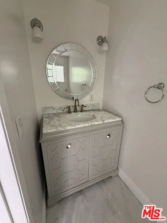 1238 S Holt Avenue #2 Los Angeles, CA 90035