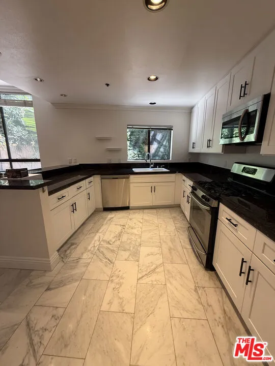 1238 S Holt Avenue #2 Los Angeles, CA 90035