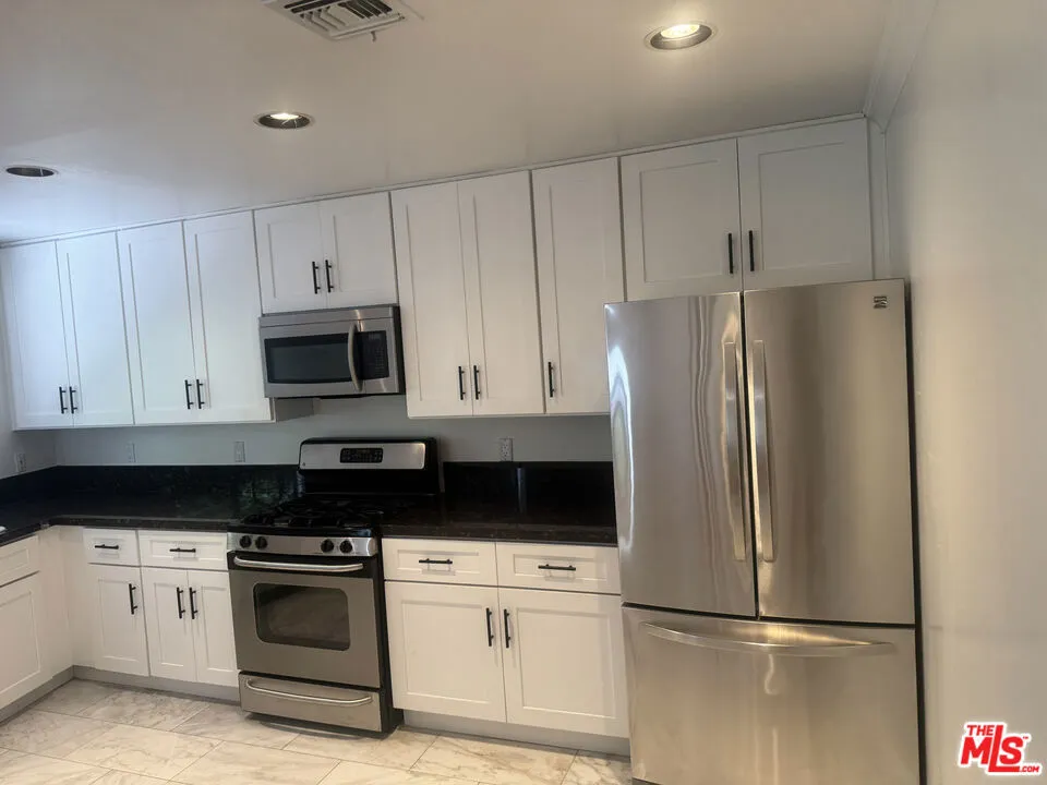 1238 S Holt Avenue #2 Los Angeles, CA 90035