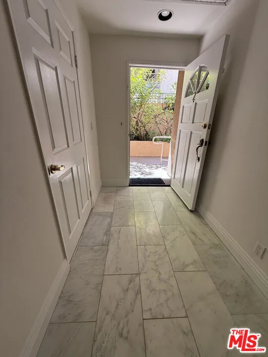 1238 S Holt Avenue #2 Los Angeles, CA 90035