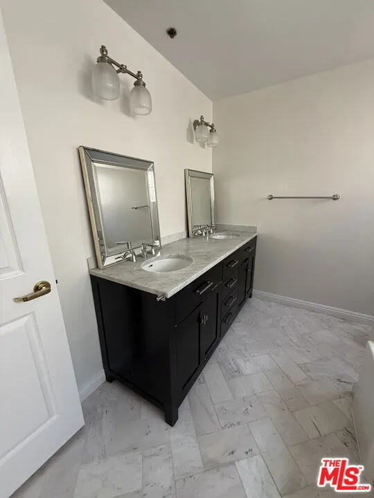 1238 S Holt Avenue #2 Los Angeles, CA 90035