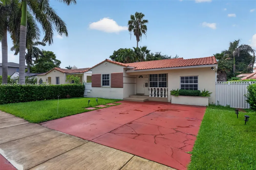 1590 NE 110th St Miami, FL 33161