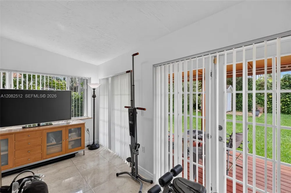 1590 NE 110th St Miami, FL 33161